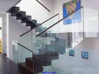 Cầu thang nhôm kính
