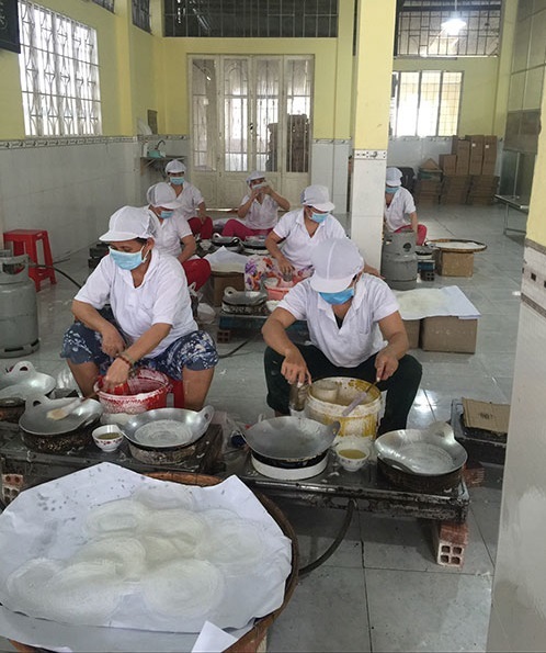 Hình ảnh sản xuất bánh tráng rế Ngọc Linh