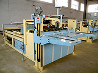 Máy dán thùng bán tự động