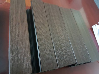 Thanh nhựa vân gỗ cẩm lai